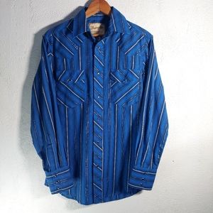 Long Sleeve Wrangler Blue Snap Shirt (Vintage aesthetic)